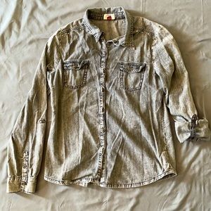 Clearance $7 LEI Juniors Large 11-13 grey denim look shirt